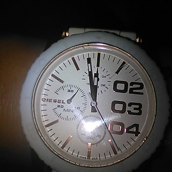 DIESEL DZ5323 ROSE GOLD TONE WHITE SILICONE BAND - Picture 7 of 7